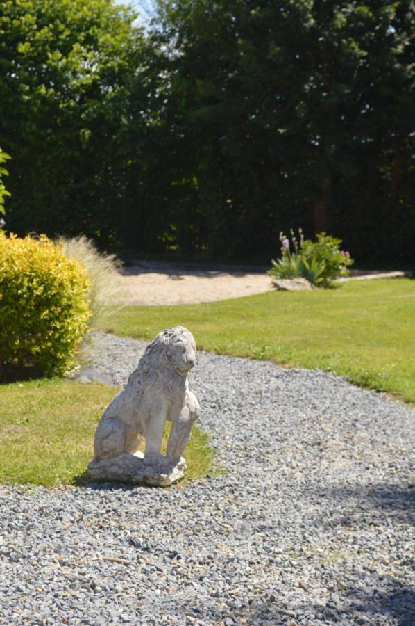 La Pichonniere Bed & Breakfast Isigny-le-Buat Екстериор снимка